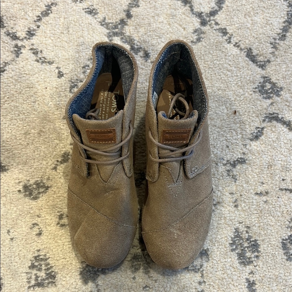 TOMS Toddler Taupe Lace-Up Suede Boots - Picture 2 of 6